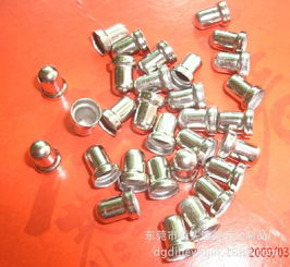 精密制造与商贸共赢 探索东莞市桥头迪贺五金制品厂的LED车灯铜头与化妆品批发业务